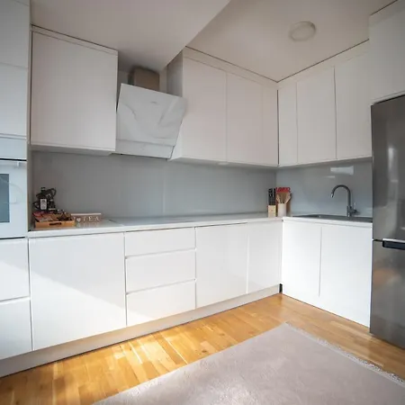 Apartment Bright & Spacious In Main Zone *