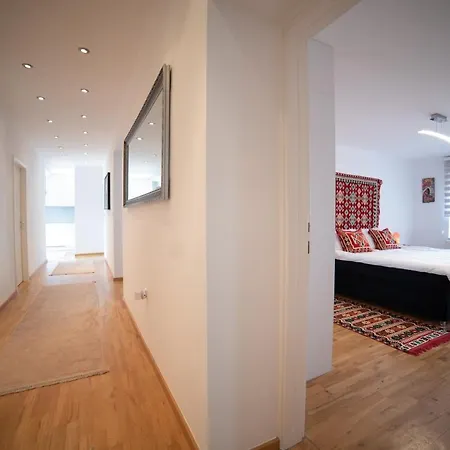 Bright & Spacious In Main Zone Apartament *