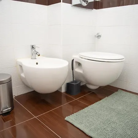 Bright & Spacious In Main Zone Apartment *