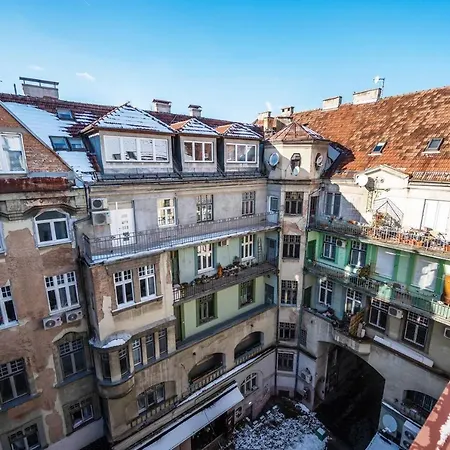 דירה Bright & Spacious In Main Zone *