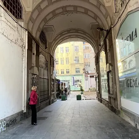 Bright & Spacious In Main Zone *