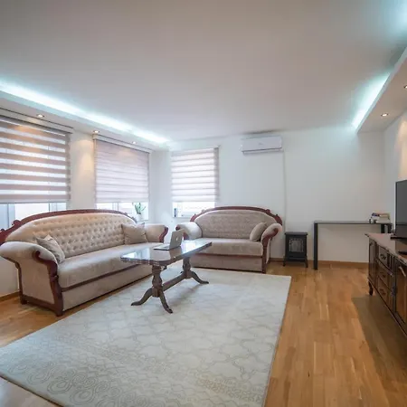 Bright & Spacious In Main Zone Apartment