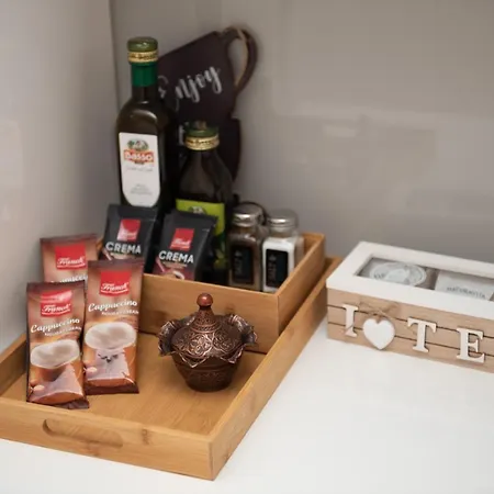 Bright & Spacious In Main Zone Apartment *