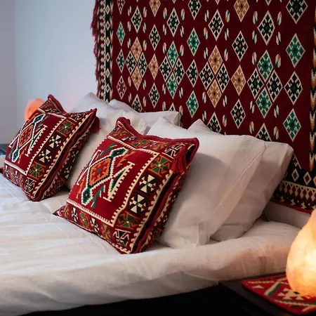 Bright & Spacious In Main Zone *