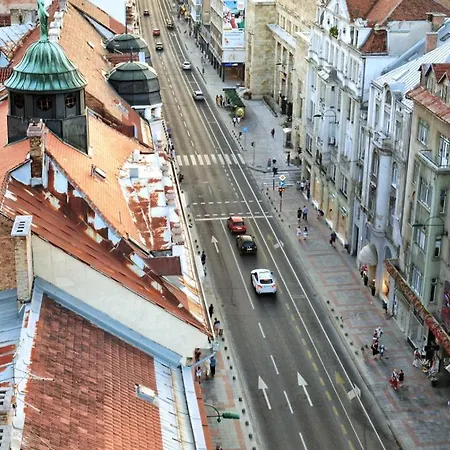 Bright & Spacious In Main Zone Apartment *