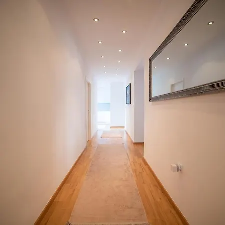 Apartment Bright & Spacious In Main Zone