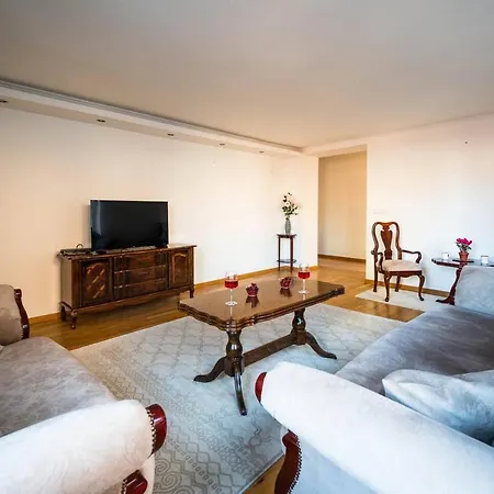 Bright & Spacious In Main Zone