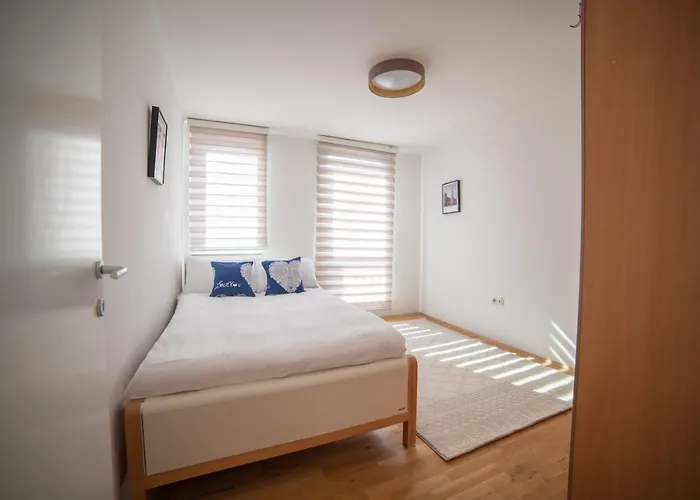 Bright & Spacious In Main Zone 사라예보