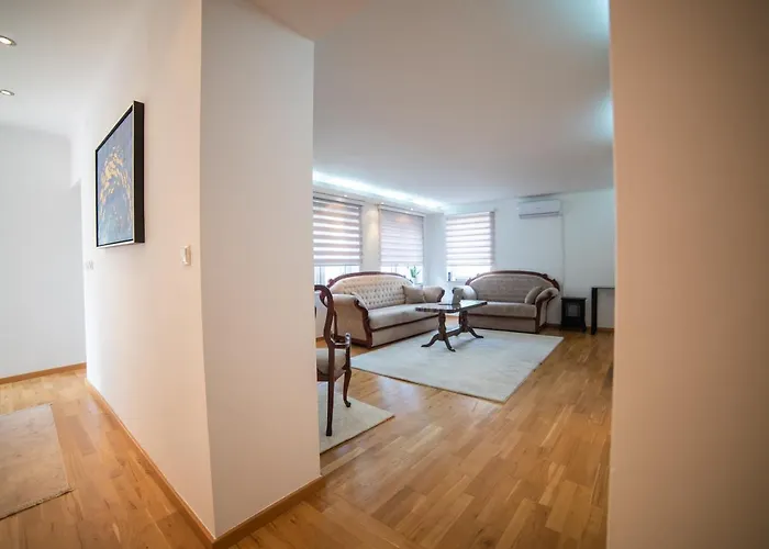 아파트 Bright & Spacious In Main Zone *