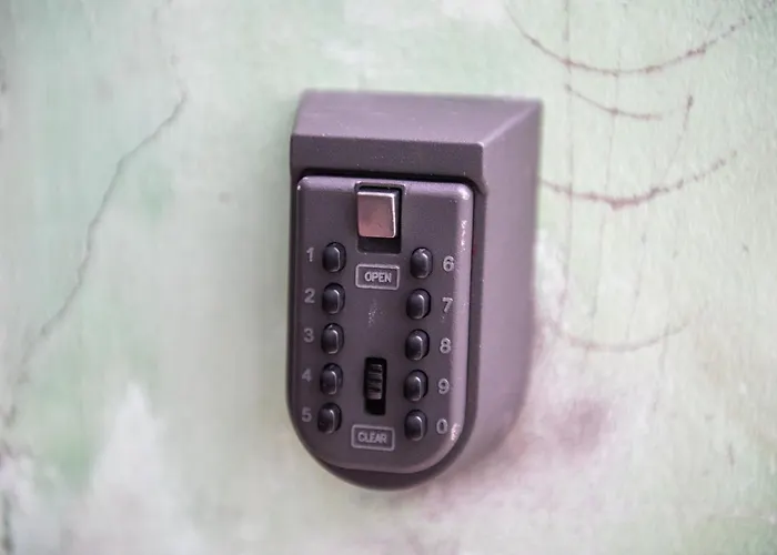 Bright & Spacious In Main Zone 아파트