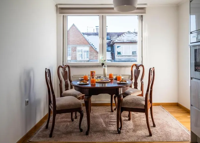 Bright & Spacious In Main Zone *