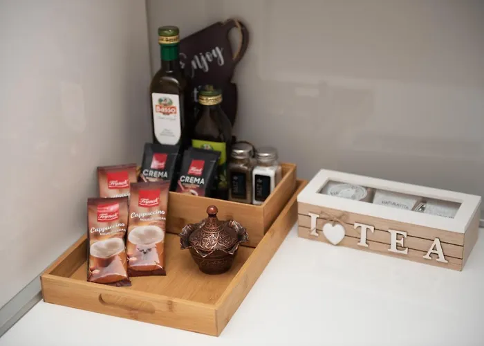 Bright & Spacious In Main Zone 아파트 *