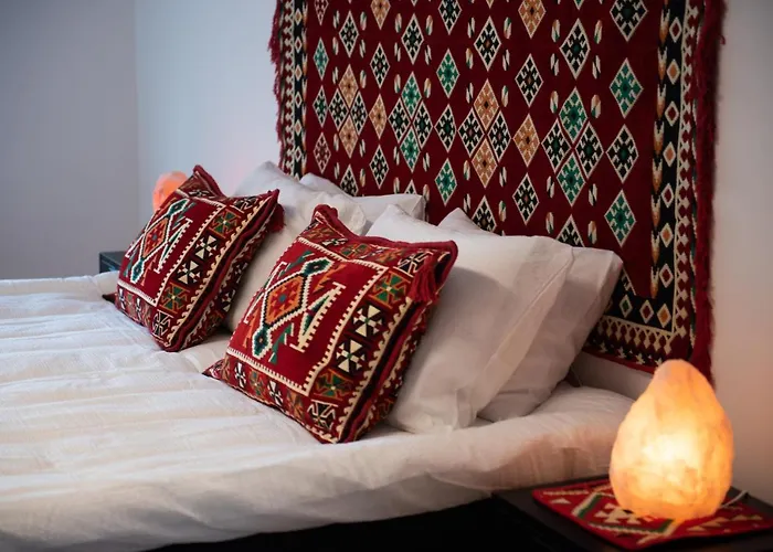 Bright & Spacious In Main Zone *