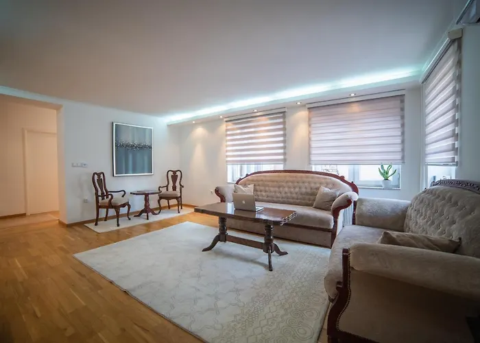 아파트 Bright & Spacious In Main Zone
