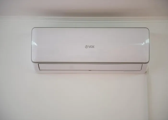 Bright & Spacious In Main Zone