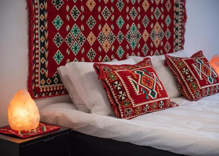 Bright & Spacious In Main Zone *