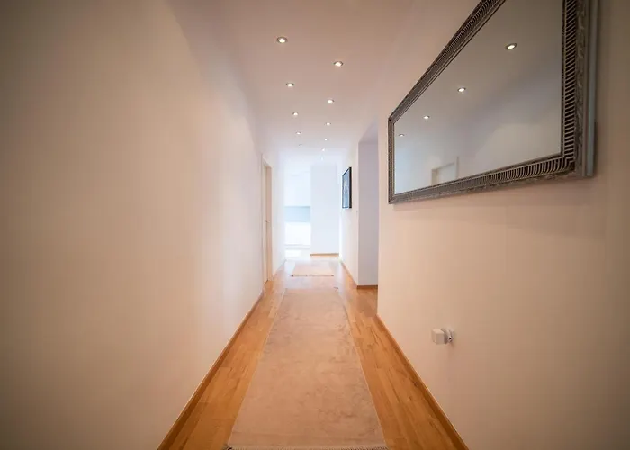 아파트 Bright & Spacious In Main Zone