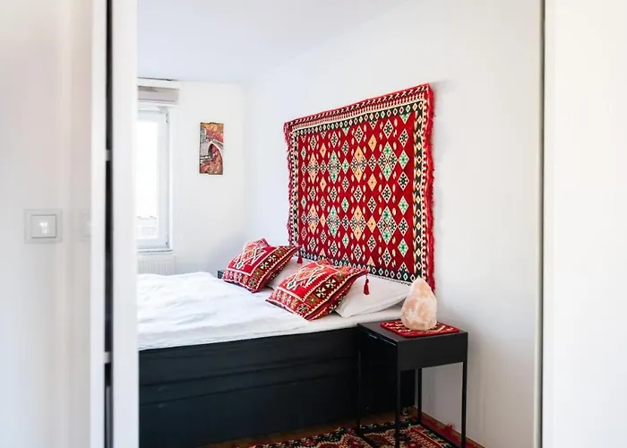 Bright & Spacious In Main Zone *