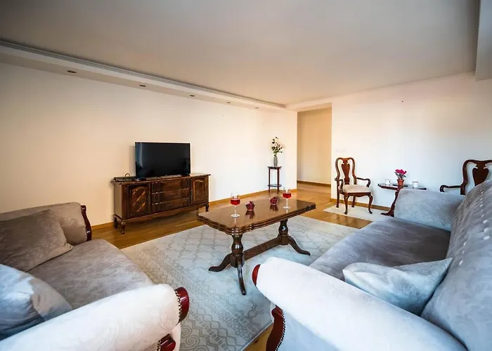 Bright & Spacious In Main Zone