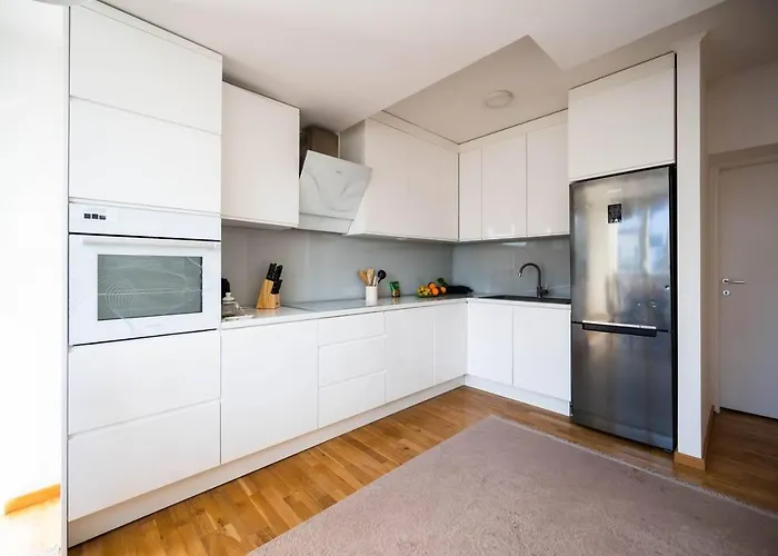 Bright & Spacious In Main Zone 사라예보