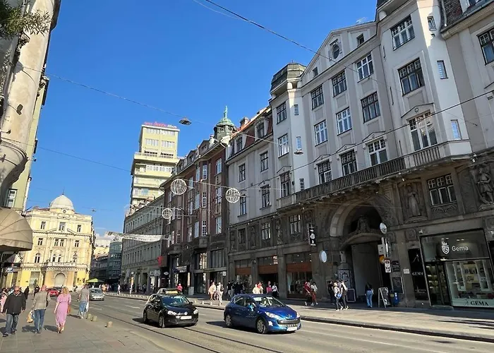 Bright & Spacious In Main Zone