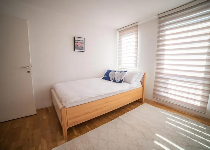 Bright & Spacious In Main Zone 사라예보